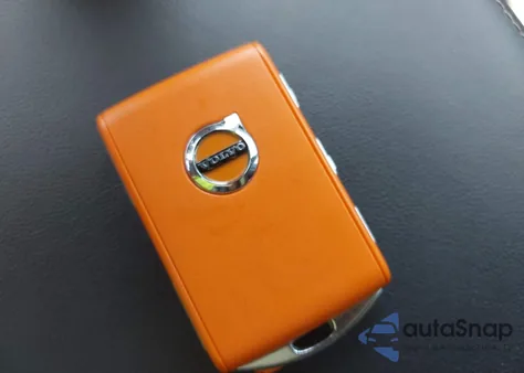 2021 Volvo Xc60 T5 Inscription из США, поврежденный, VIN YV4102RL0M1865805